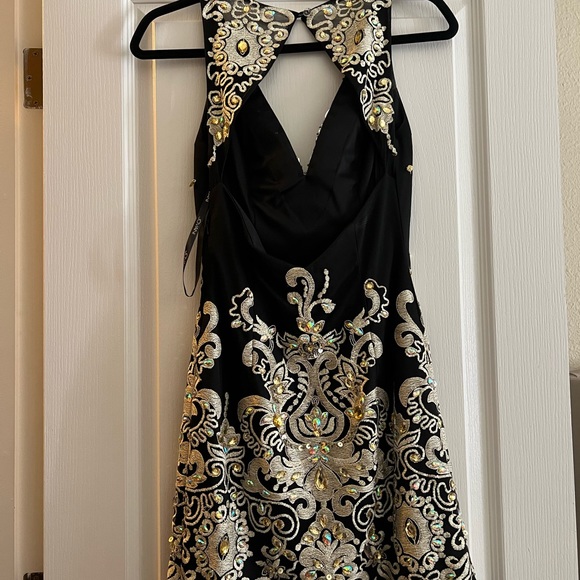 Formal Dress - Picture 10 of 12